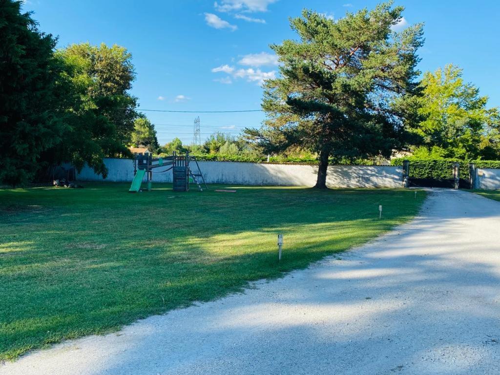 Gite E & M Saint-Denis-de-Pile Exterior photo